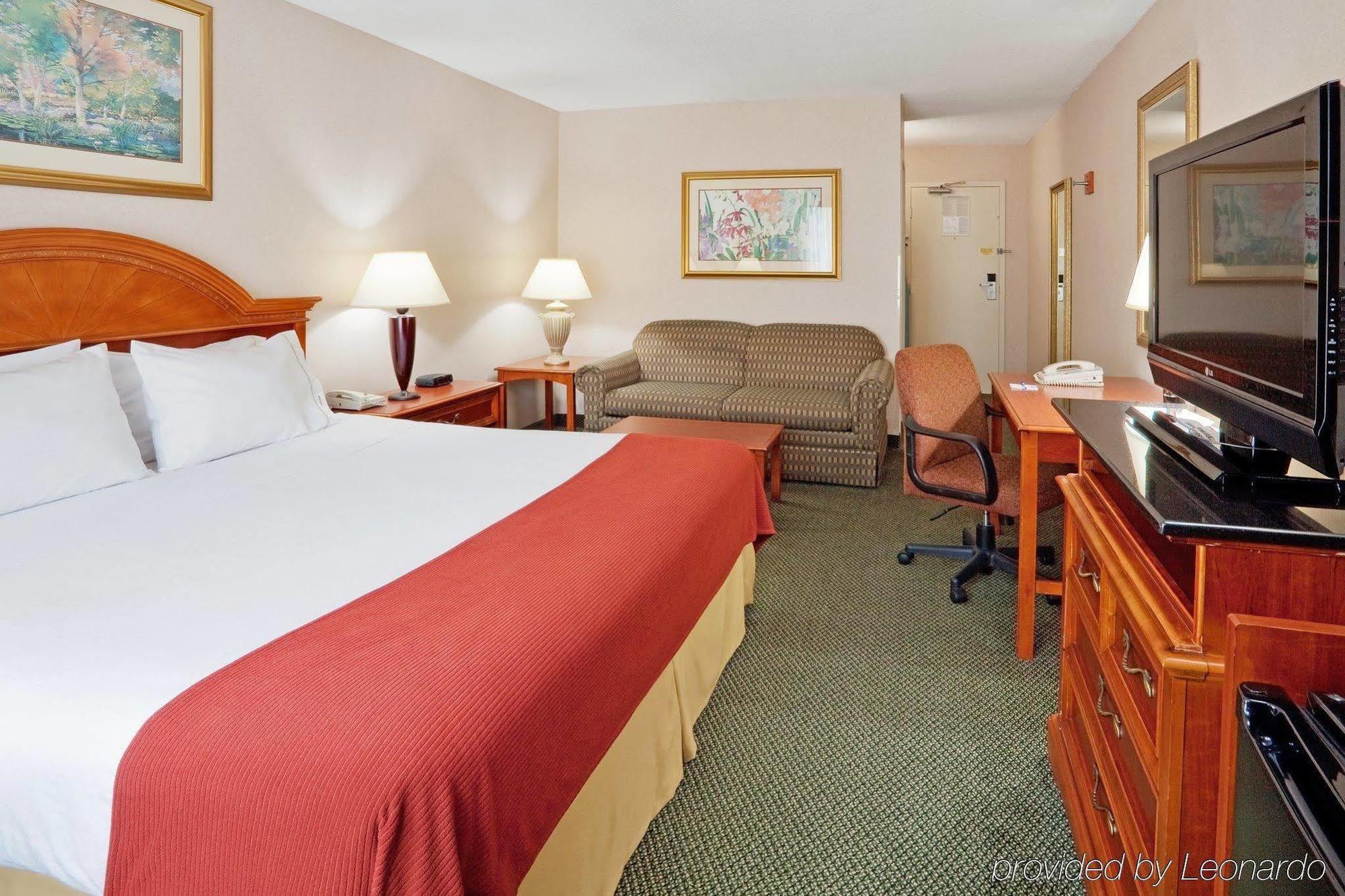 Express By Ihg Hotel 2*